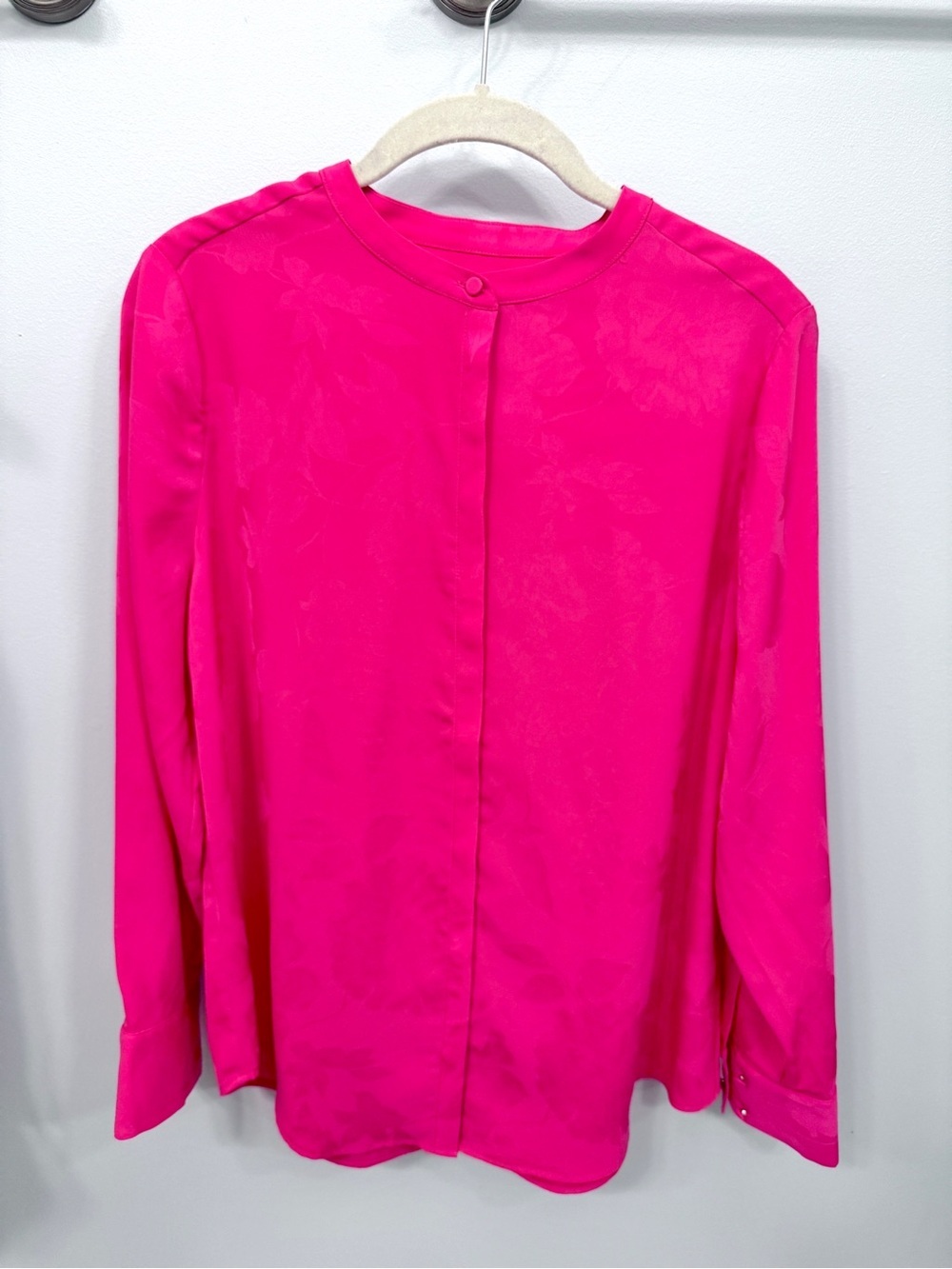 Chico’s Hot Pink Floral Jacquard Top Lightweight Statement Blouse Medium